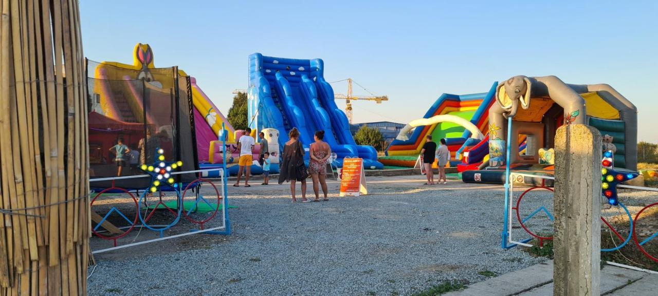 Casa Epat Hotel Două Mai Buitenkant foto